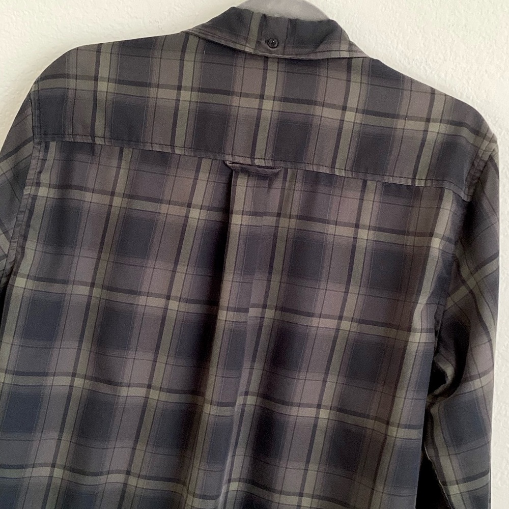 \Hurley\ Men’s Nike Dri-Fit Button Down - Picture 12 of 16